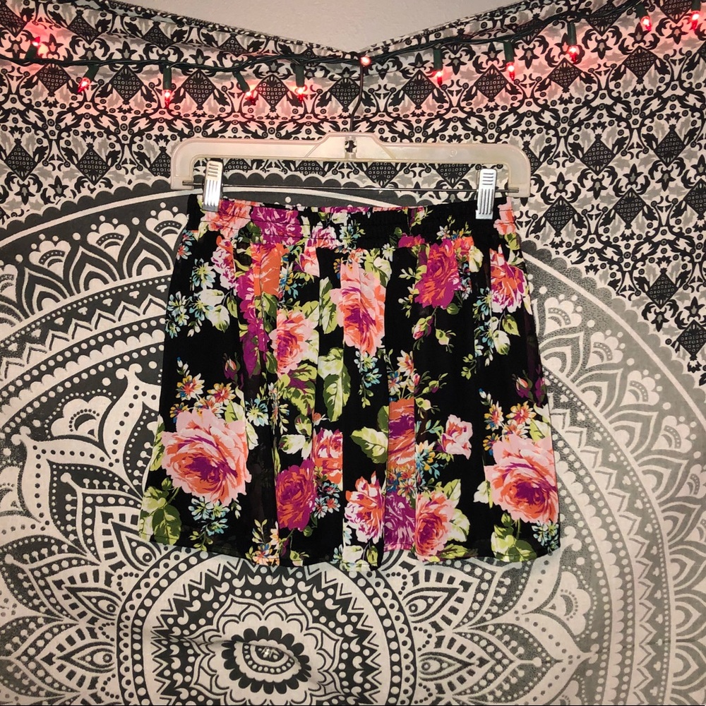 💝WET SEAL💝 Floral Mini Skirt! Super cute! 💞🌸